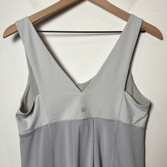 Lululemon Women’s Hustle And Bustle Drawstring Waist White Gray Tank Top Sz 10 - Picture 4 of 11